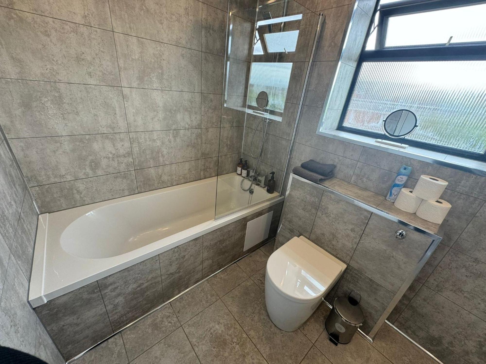 Superb Cozy House In Warrington Villa Luaran gambar
